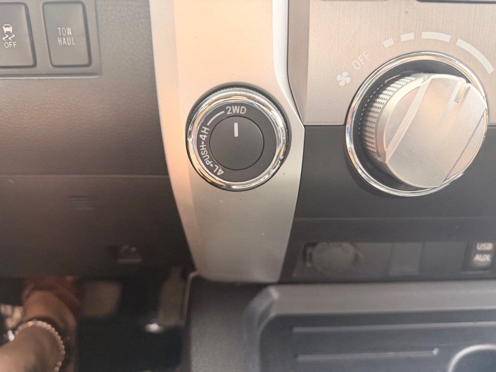 2015 Toyota Tundra Image 32