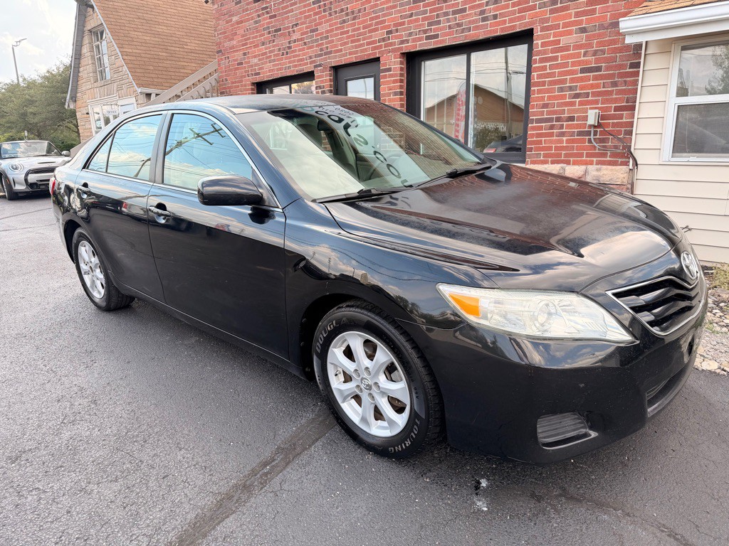 2011 Toyota Camry Image 2