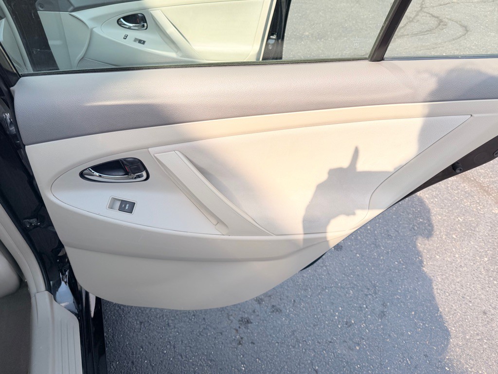 2011 Toyota Camry Image 18