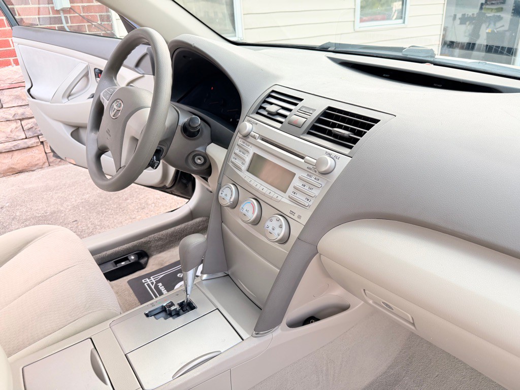 2011 Toyota Camry Image 19