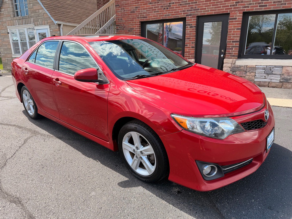 2013 Toyota Camry Image 2