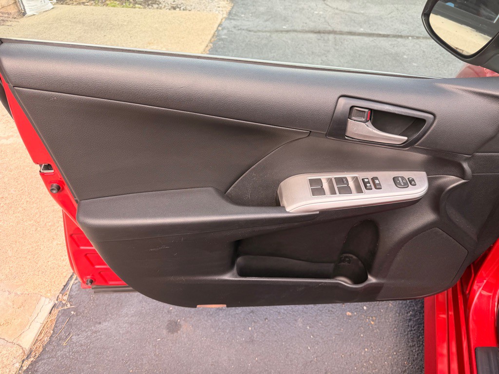 2013 Toyota Camry Image 10
