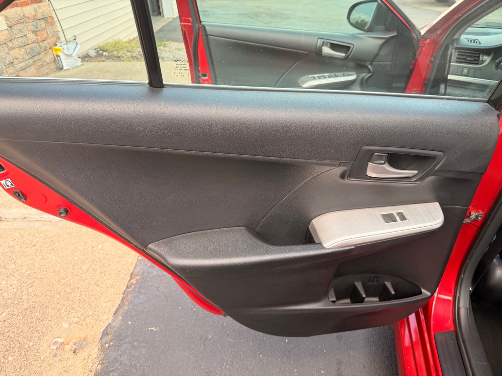 2013 Toyota Camry Image 12