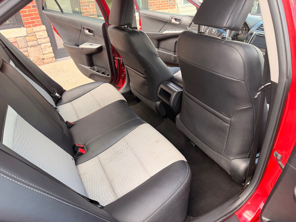 2013 Toyota Camry Image 14