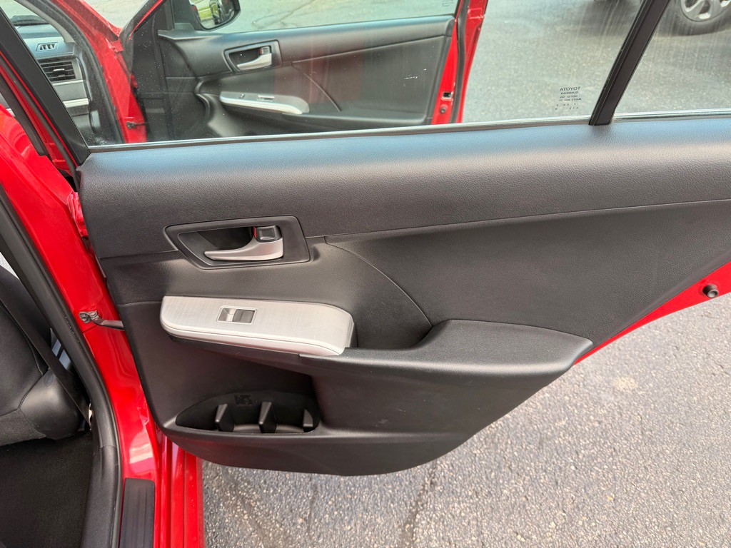 2013 Toyota Camry Image 16