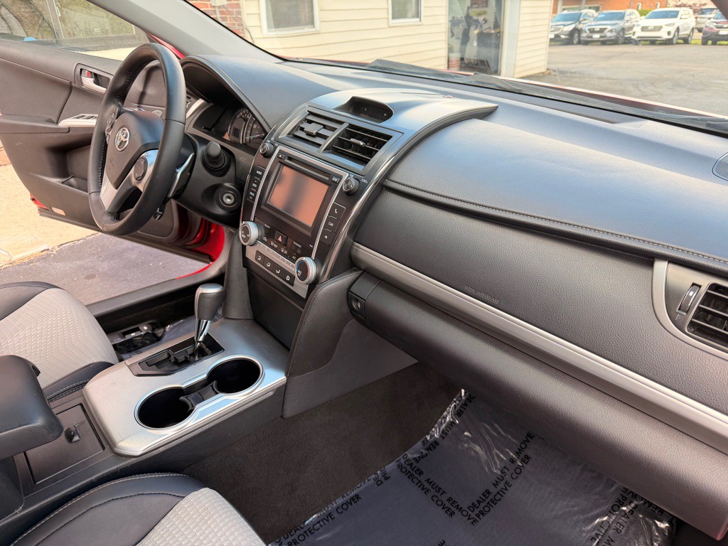 2013 Toyota Camry Image 17
