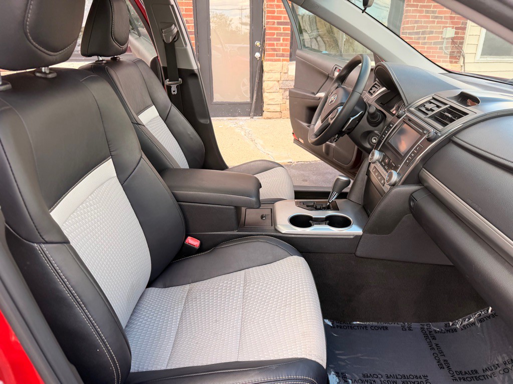 2013 Toyota Camry Image 19