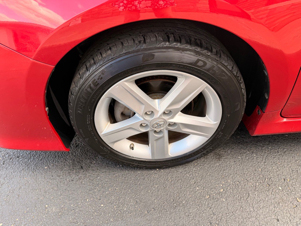 2013 Toyota Camry Image 28