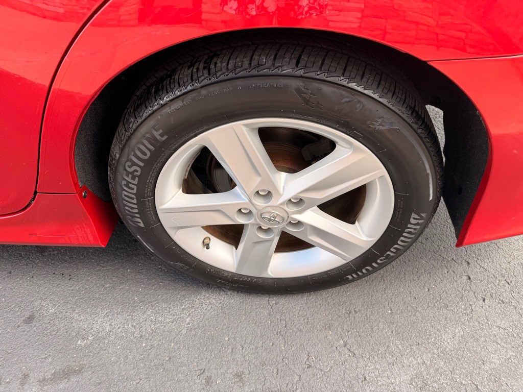 2013 Toyota Camry Image 29