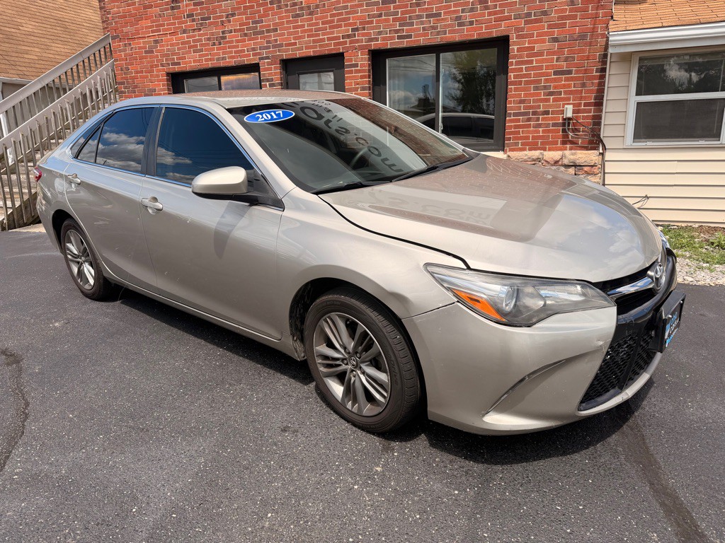 2017 Toyota Camry Image 2