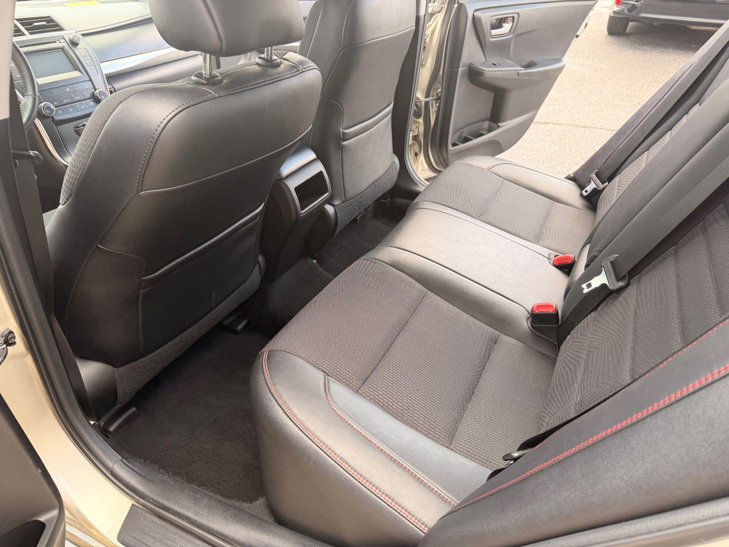 2017 Toyota Camry Image 12