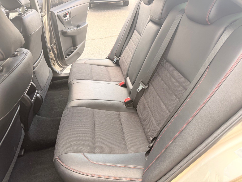 2017 Toyota Camry Image 13