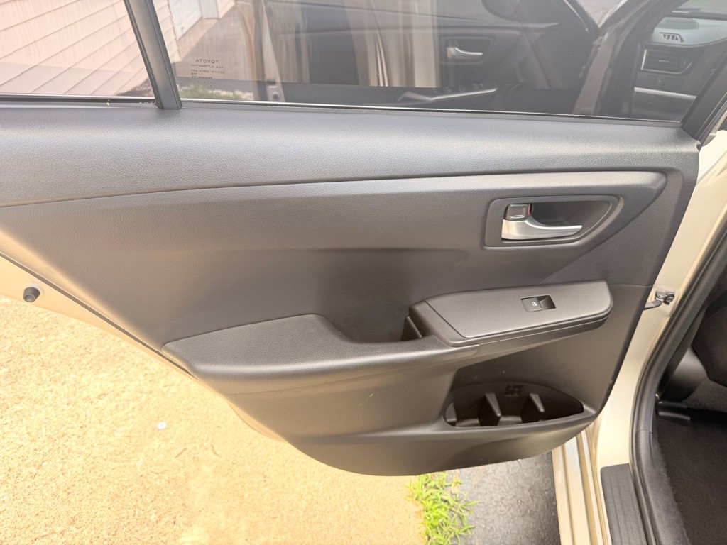 2017 Toyota Camry Image 14