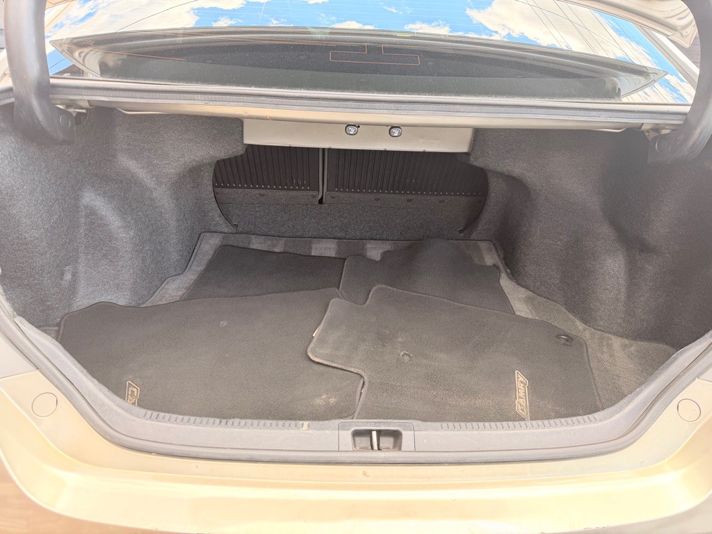 2017 Toyota Camry Image 15