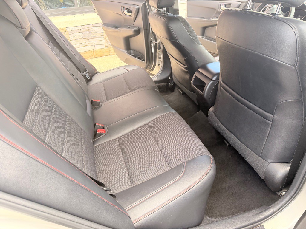 2017 Toyota Camry Image 16