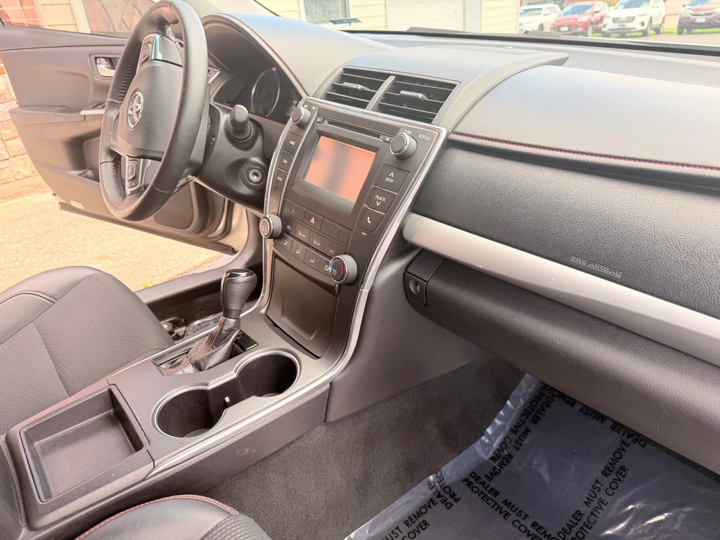 2017 Toyota Camry Image 19