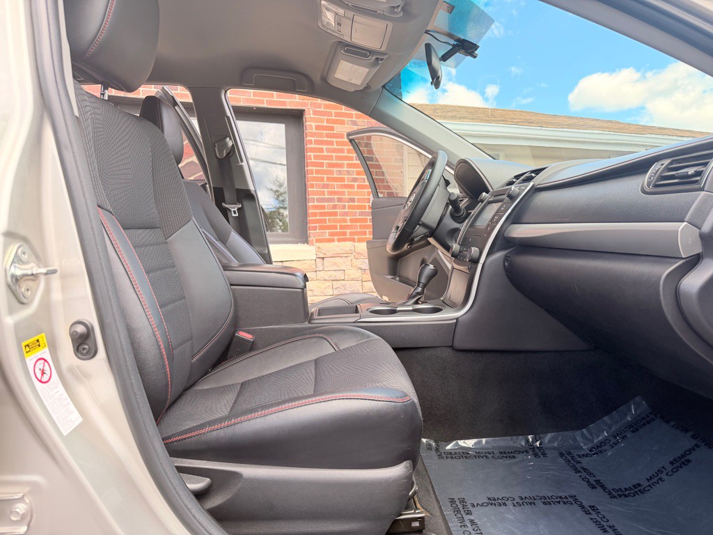 2017 Toyota Camry Image 20