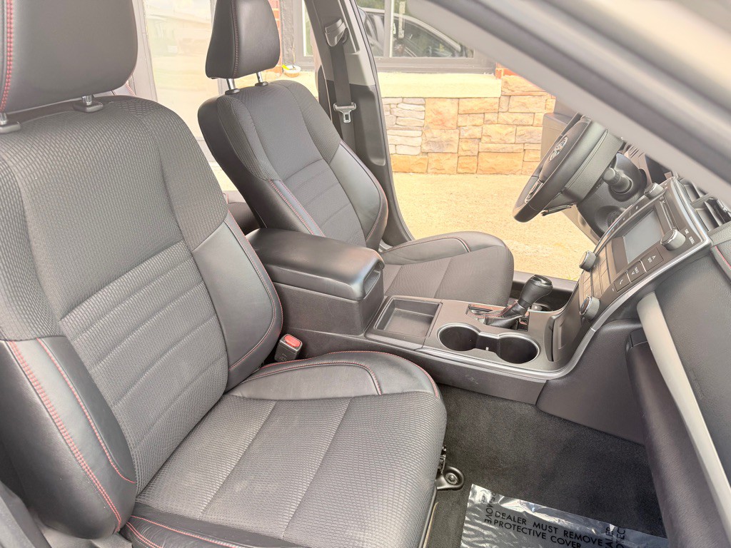 2017 Toyota Camry Image 21