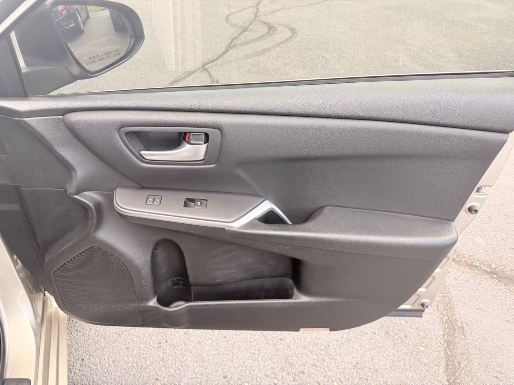 2017 Toyota Camry Image 22