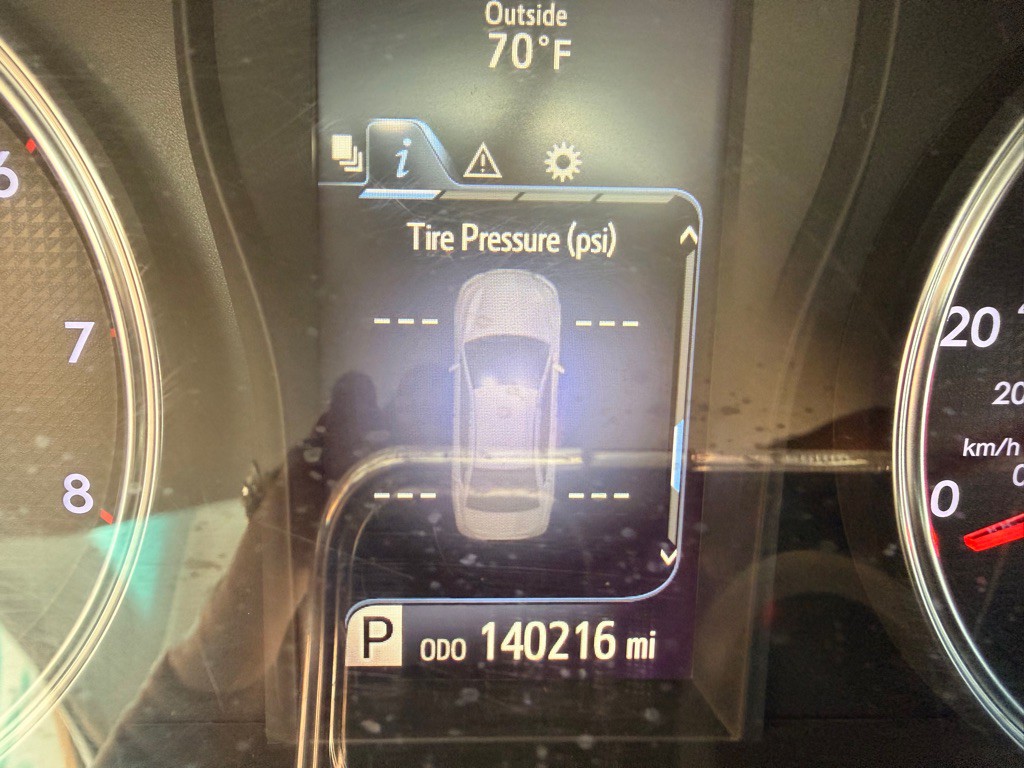 2017 Toyota Camry Image 23