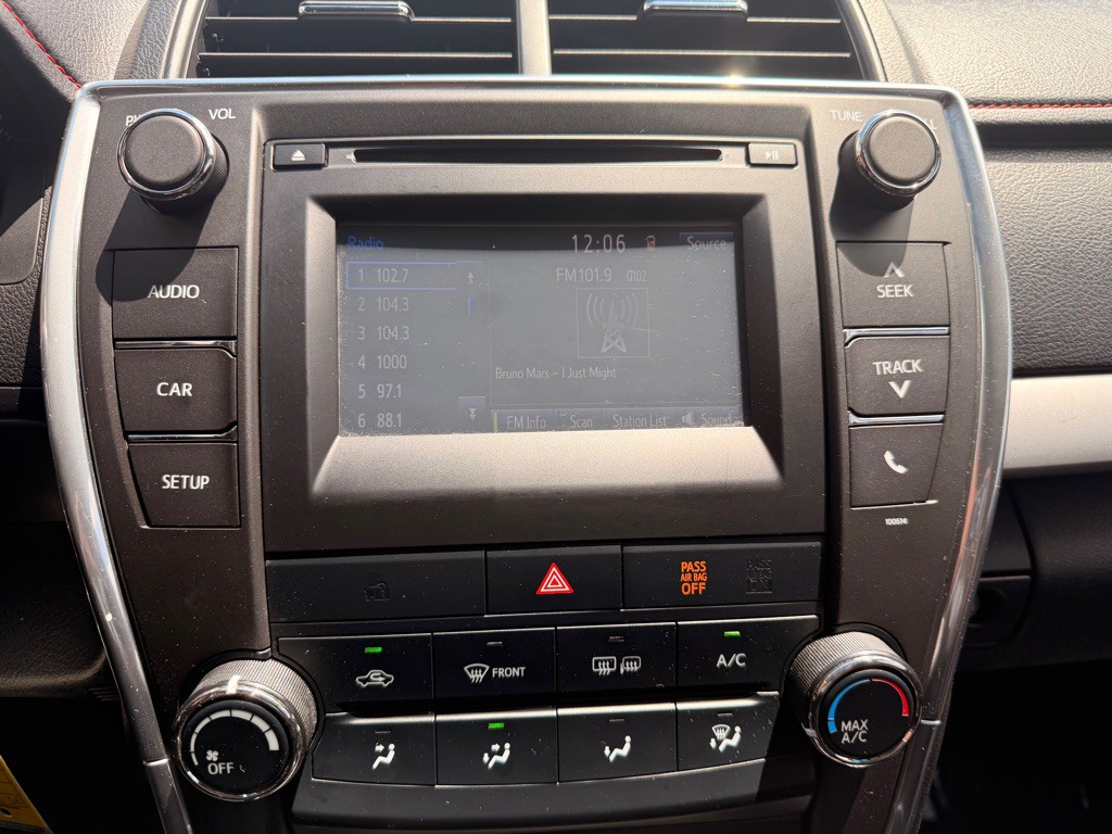 2017 Toyota Camry Image 25