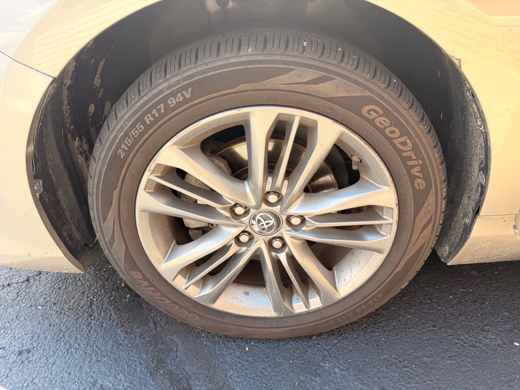 2017 Toyota Camry Image 29
