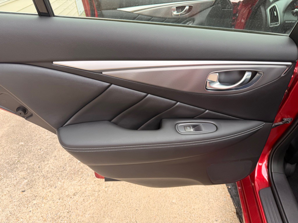 2014 INFINITI Q50 Image 13