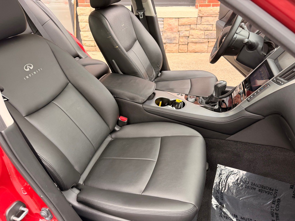 2014 INFINITI Q50 Image 17