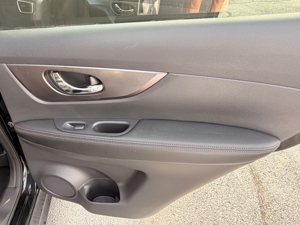 2015 Nissan Rogue Image 16