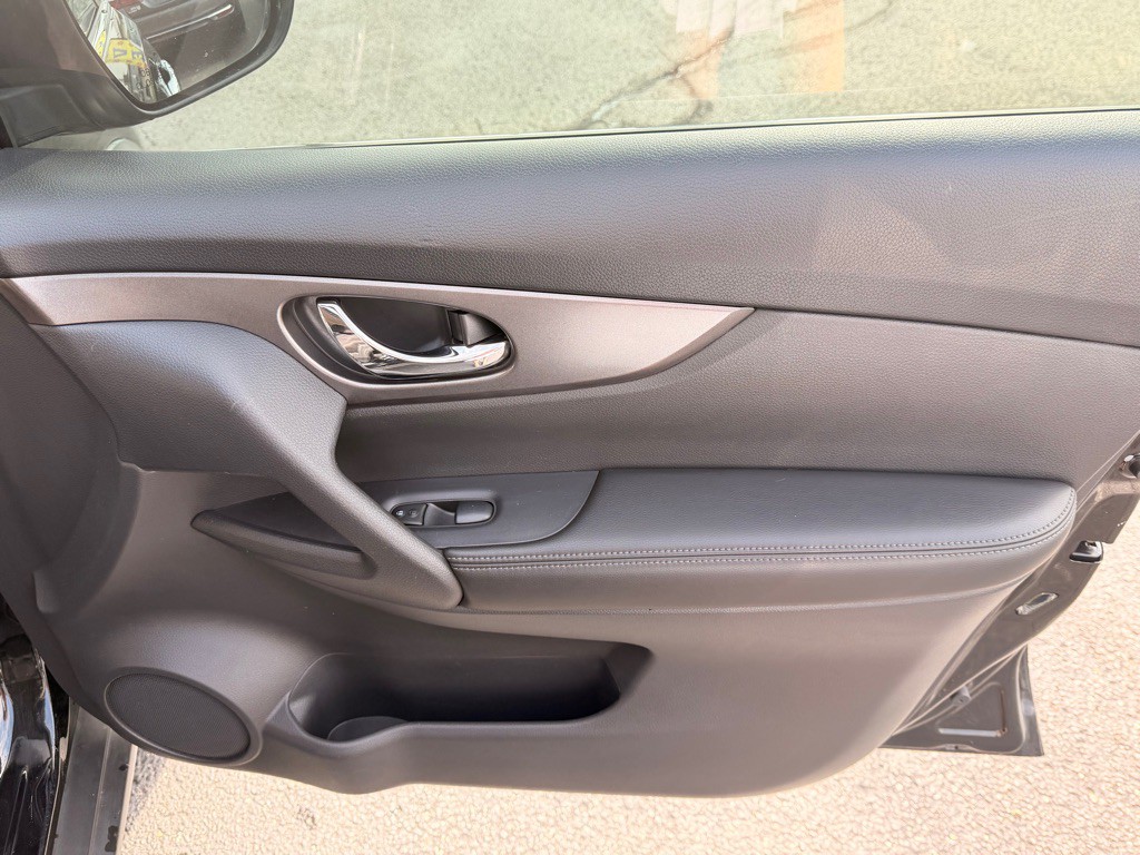 2015 Nissan Rogue Image 21