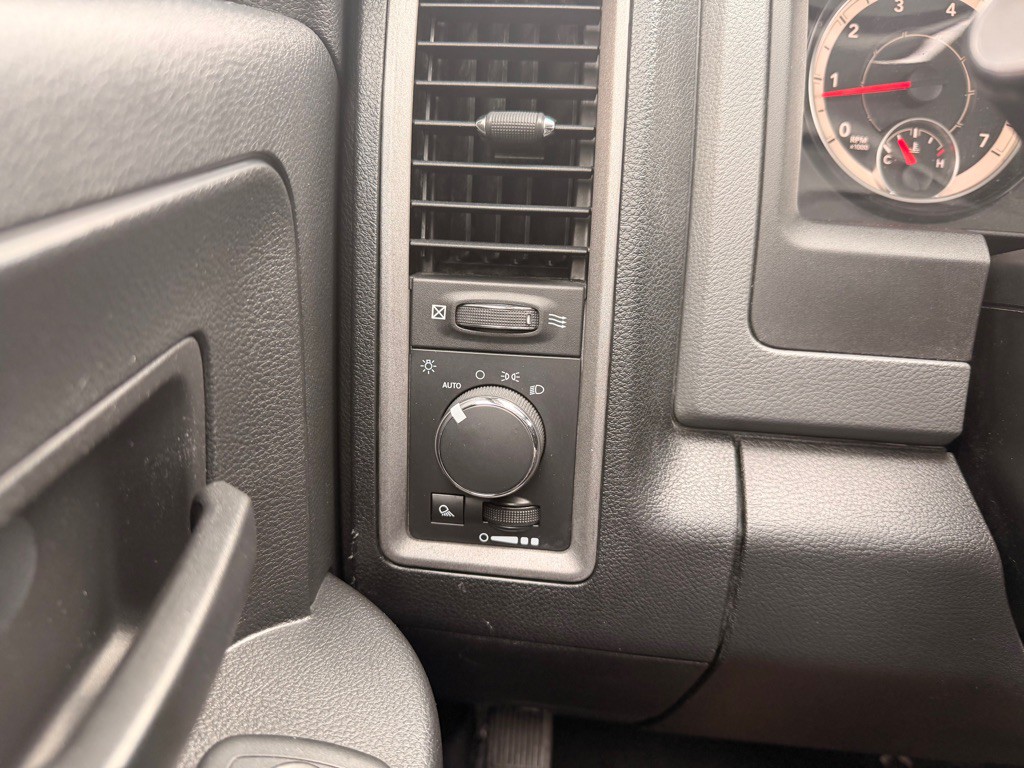 2016 RAM 1500 Image 24