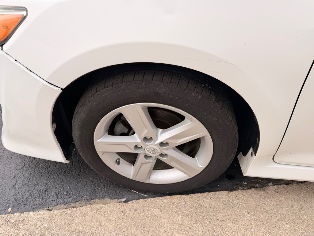 2012 Toyota Camry Image 18