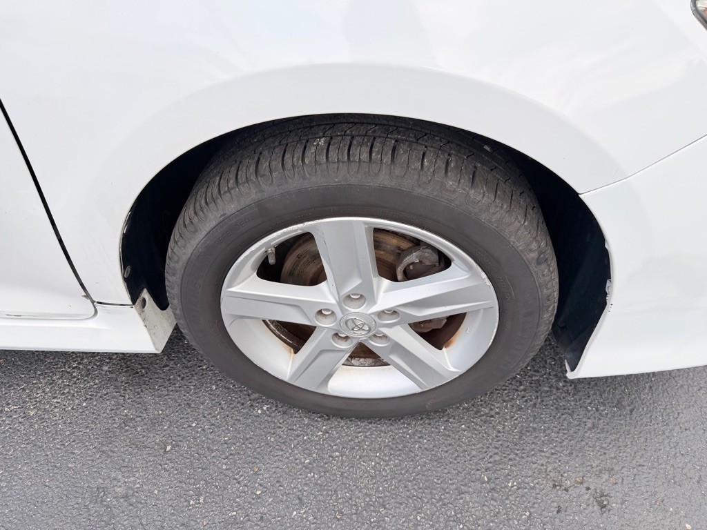 2012 Toyota Camry Image 19