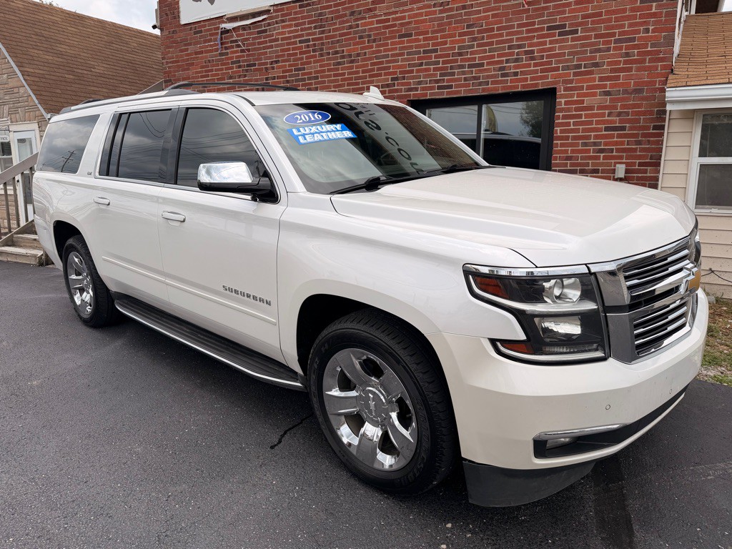 2016 Chevrolet Suburban Image 2