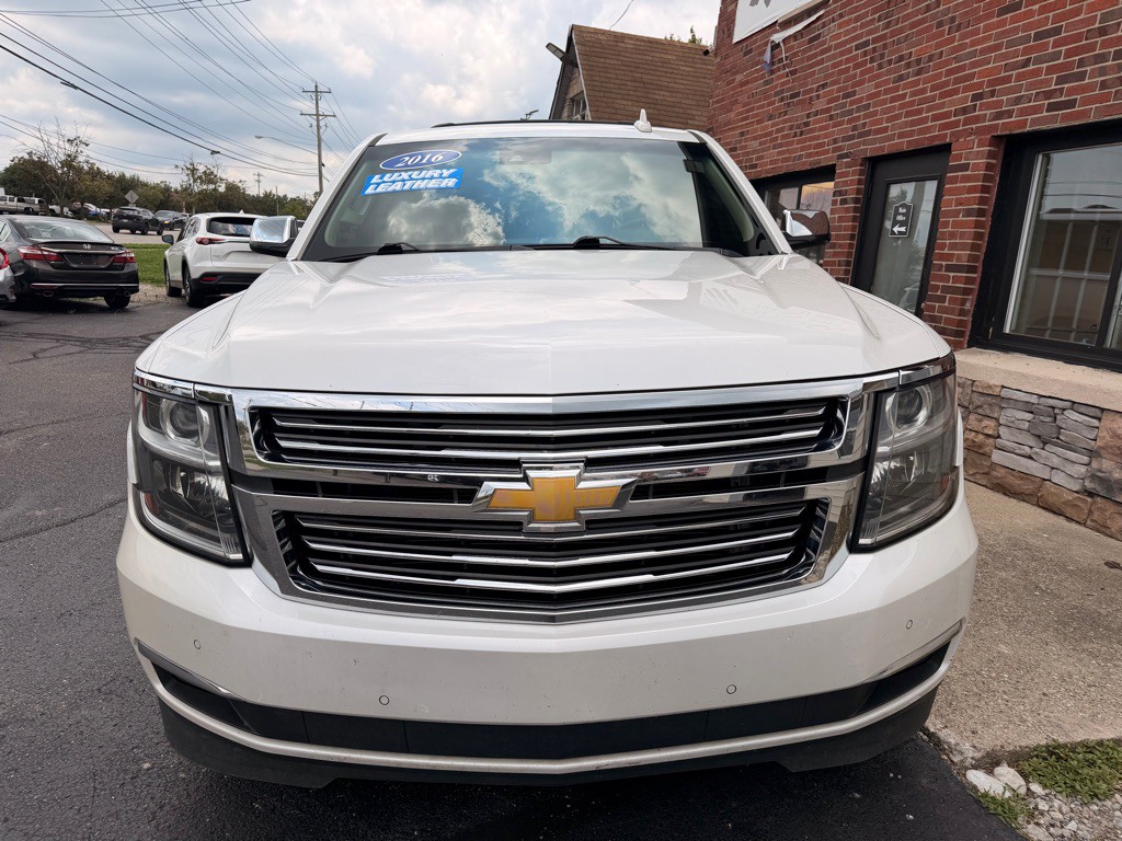 2016 Chevrolet Suburban Image 3