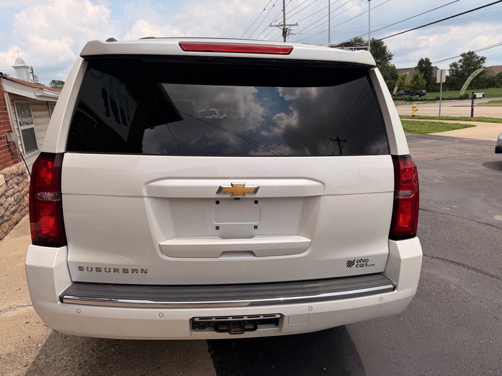 2016 Chevrolet Suburban Image 6