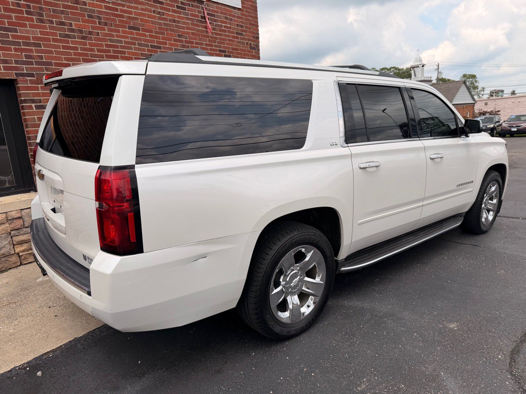 2016 Chevrolet Suburban Image 7
