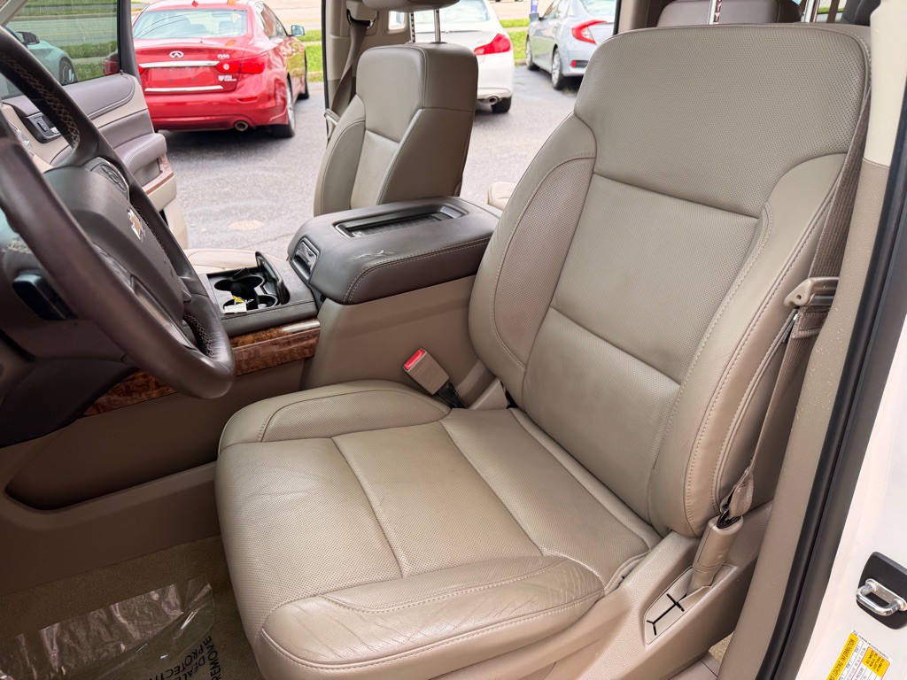 2016 Chevrolet Suburban Image 10