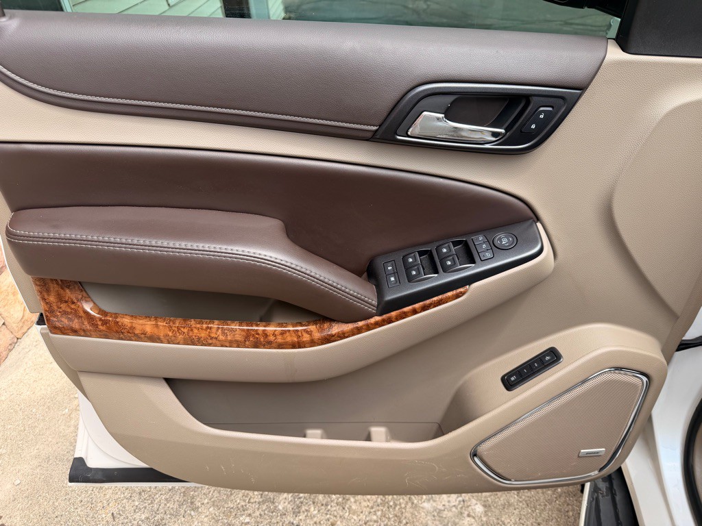 2016 Chevrolet Suburban Image 11