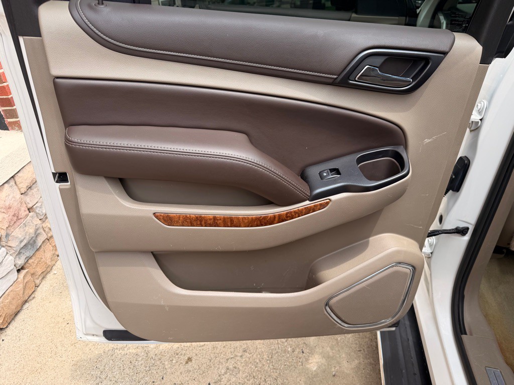 2016 Chevrolet Suburban Image 14