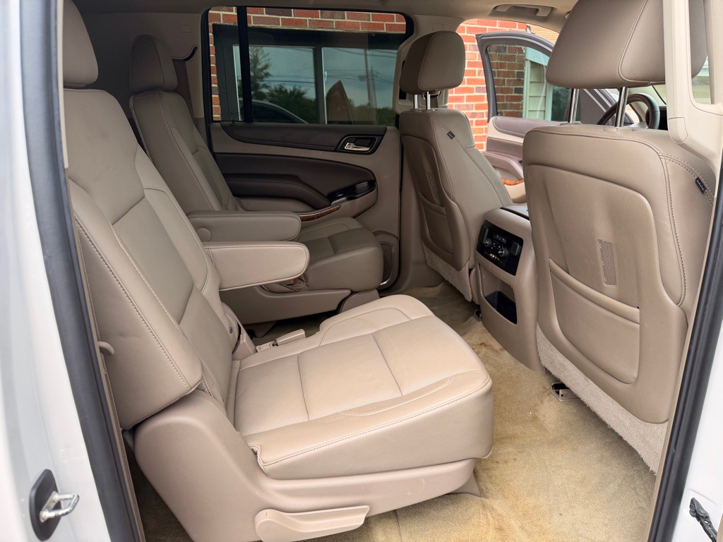 2016 Chevrolet Suburban Image 16