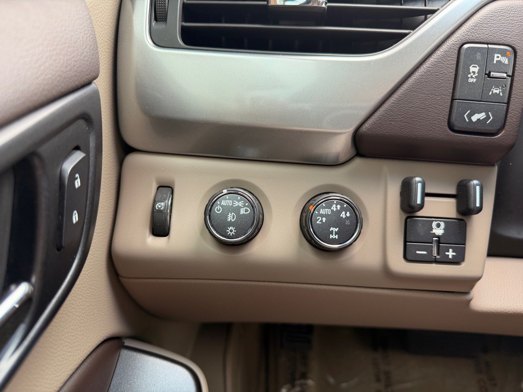 2016 Chevrolet Suburban Image 27