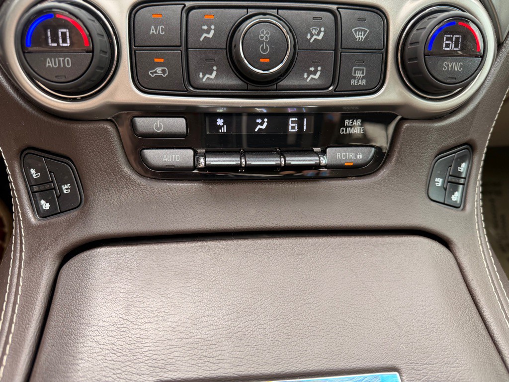 2016 Chevrolet Suburban Image 30