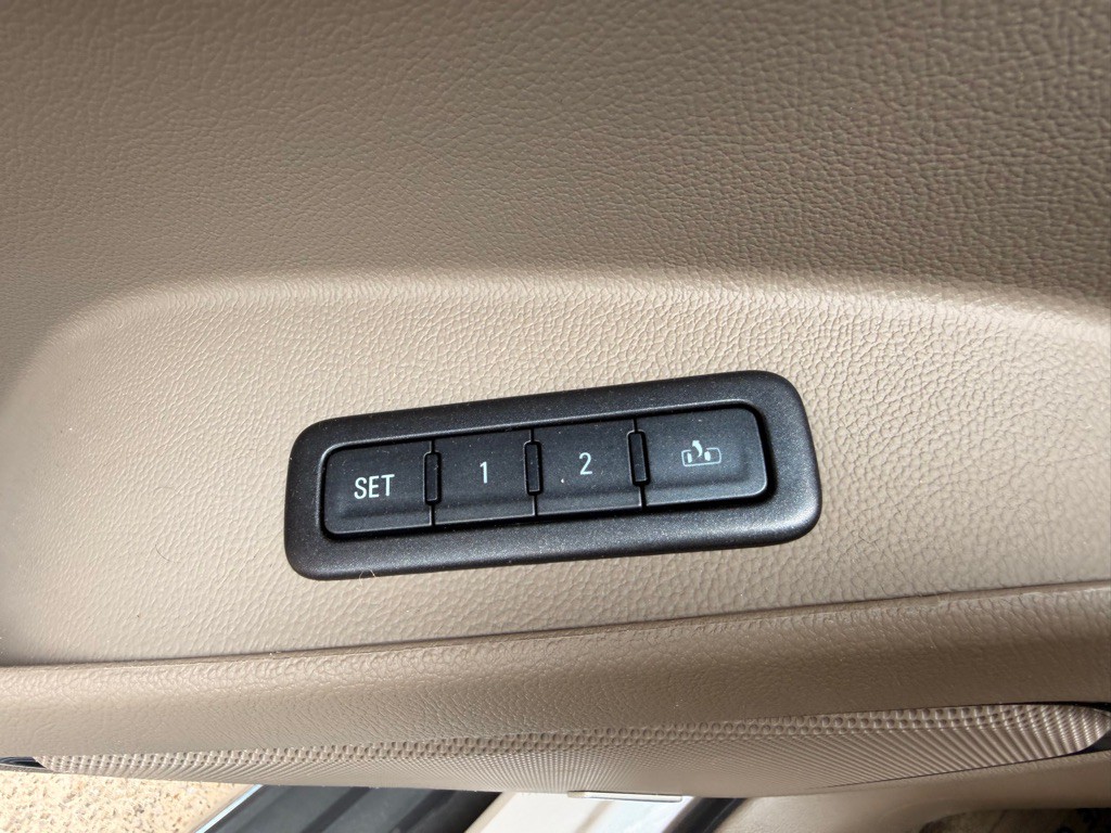 2016 Chevrolet Suburban Image 32