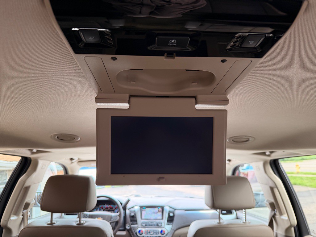 2016 Chevrolet Suburban Image 35