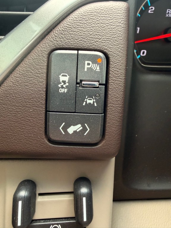 2016 Chevrolet Suburban Image 36