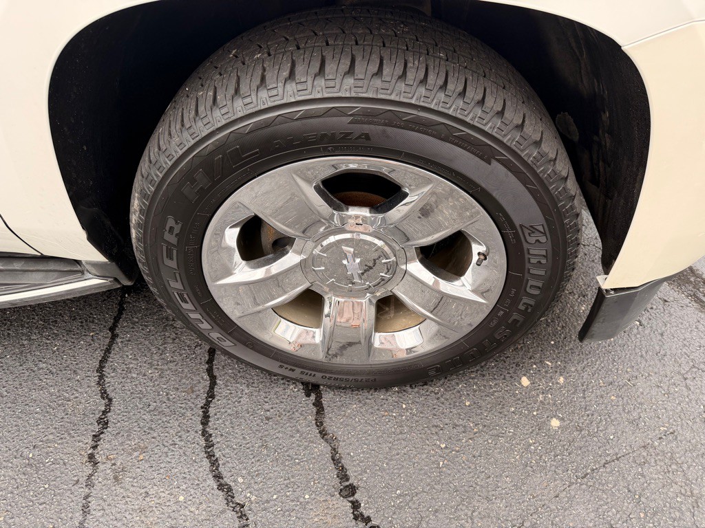 2016 Chevrolet Suburban Image 38