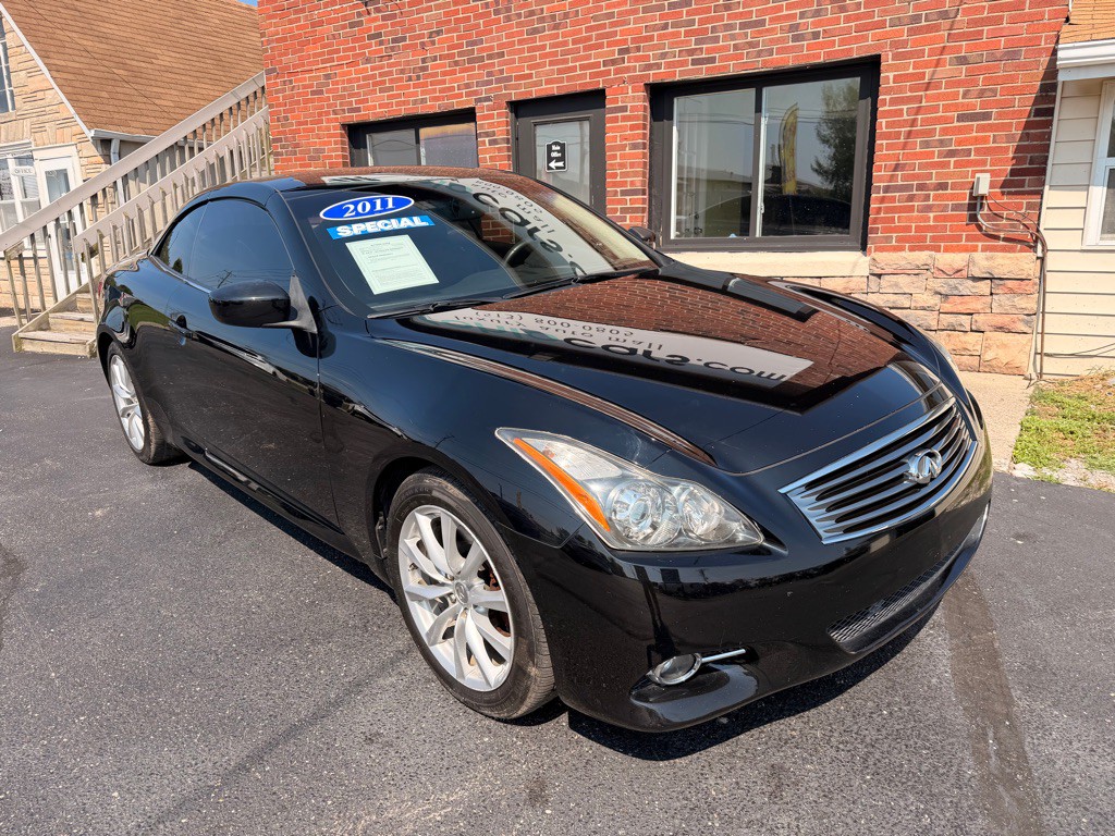 2011 INFINITI G37 Image 2