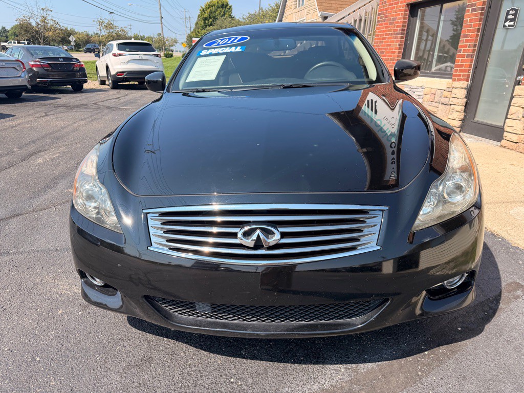 2011 INFINITI G37 Image 3