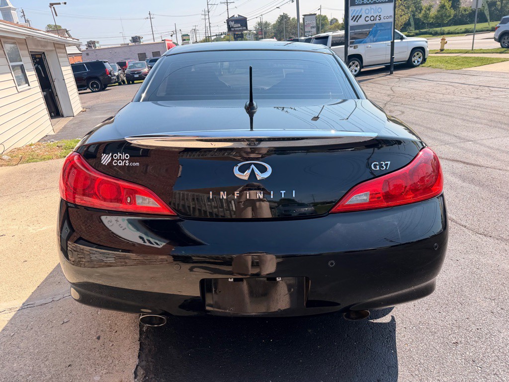 2011 INFINITI G37 Image 6